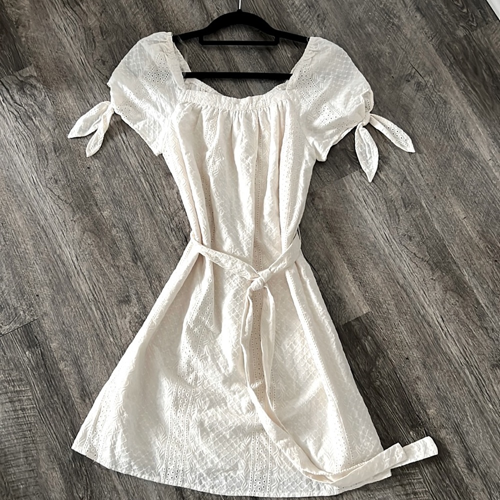Universal Thread Eyelet Dress. Womens Size- XS. NWOT.